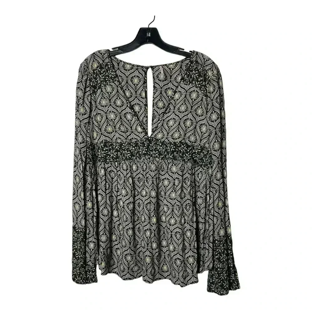 1514. FREE‎ PEOPLE ROLLING HILLS FLARED SLEEVE TOP SIZE XSMALL FLORAL PATTERN